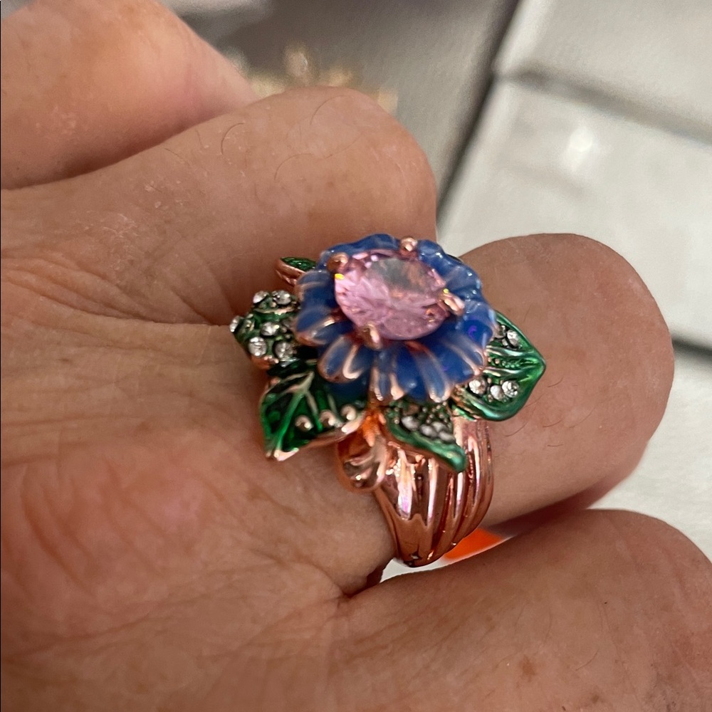 Source Unknown Pink Center Blue Enamel Flower Ring with Green Leaves